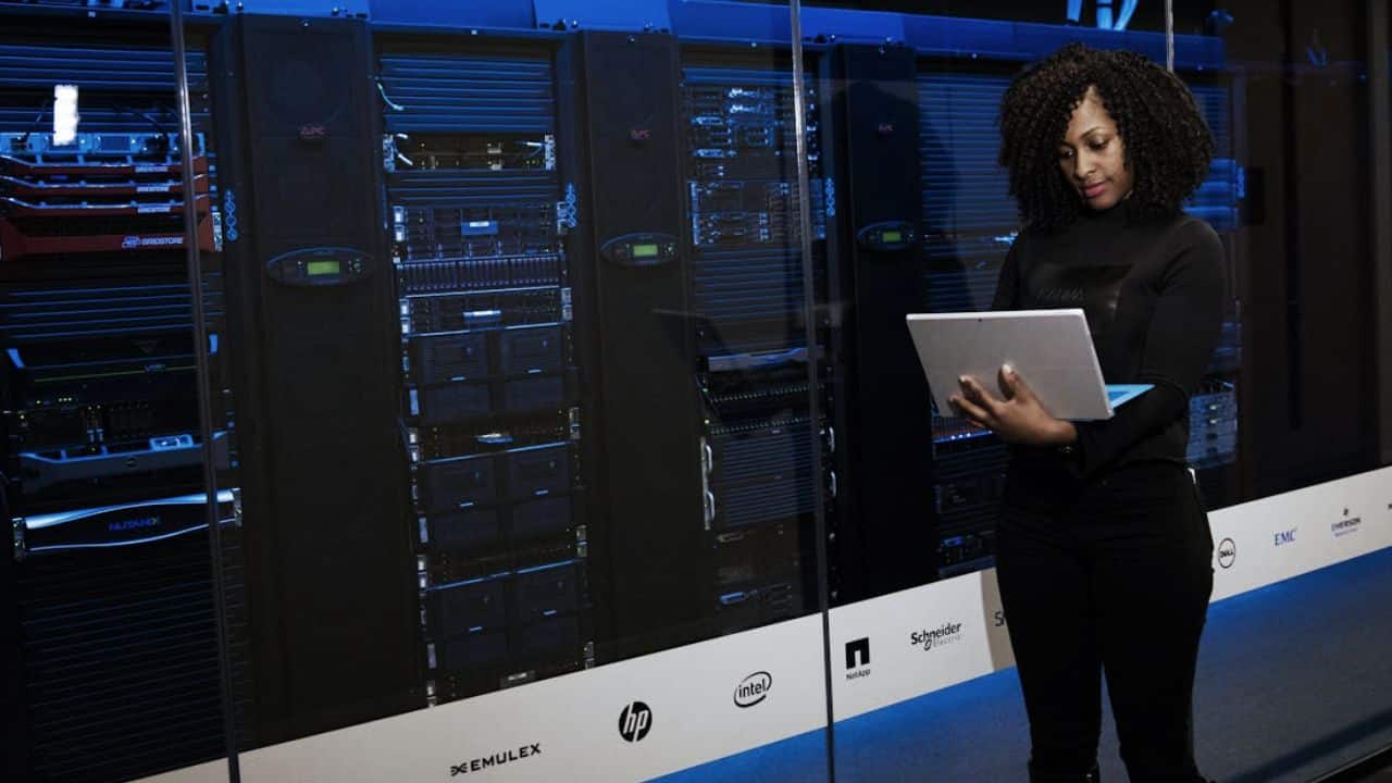 Seguridad de Servidores: Protección Robusta y Actualizada